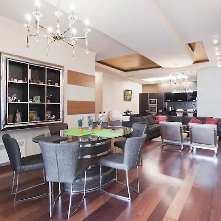 On Gagarin Plato 5/3 Apartment Odesa
